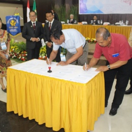 Penandatanganan Berita Acara RAT XXXII